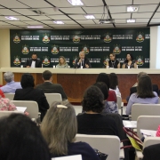 Secretário da Saúde João Gabbardo dos Reis (C) participou da mesa de abertura